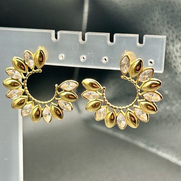 14K Gold Zircon Gold Earrings - Picture 1 of 3